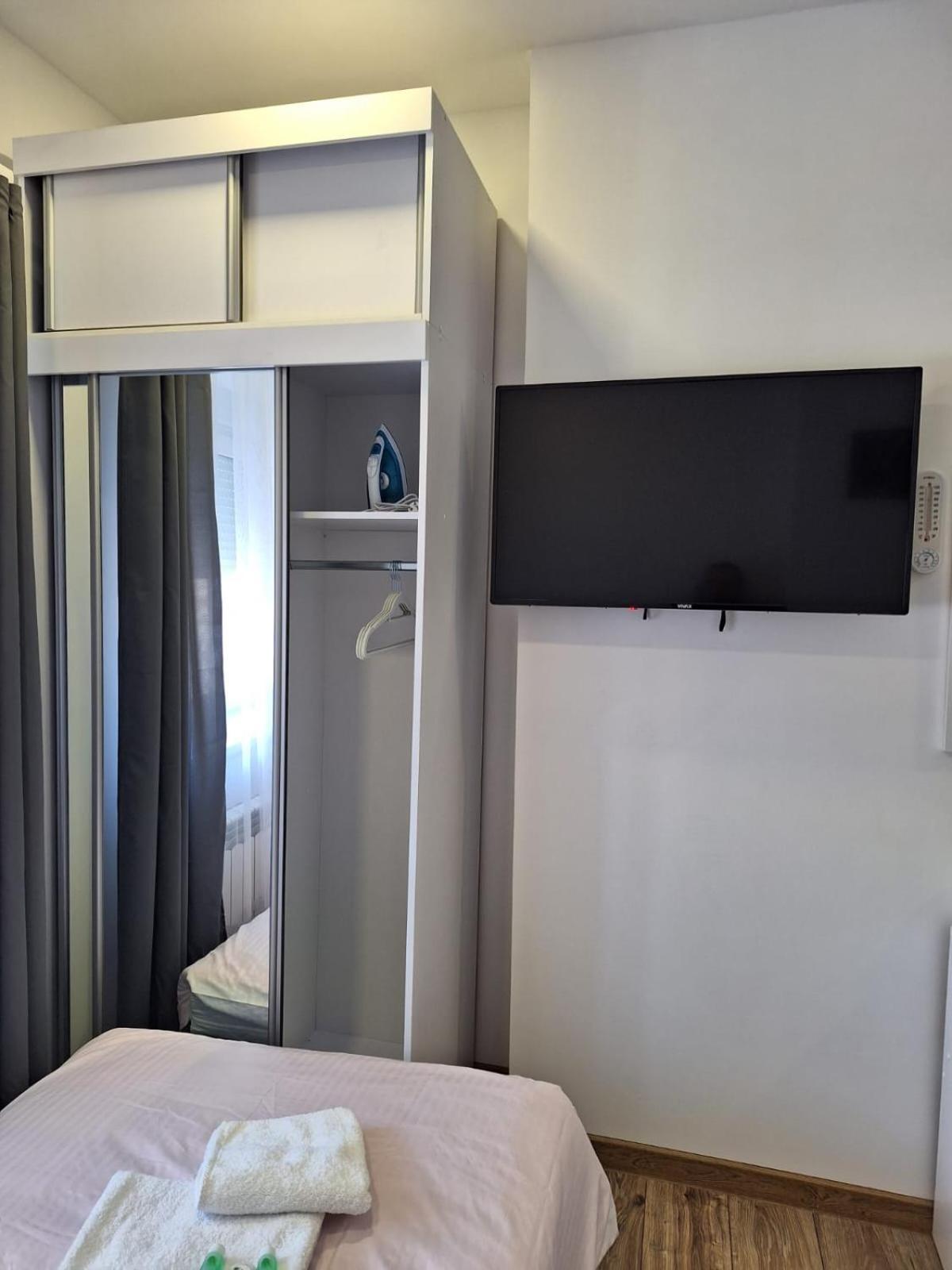 Comfort Stay, Ev, Parking 博莱斯瓦维茨 外观 照片