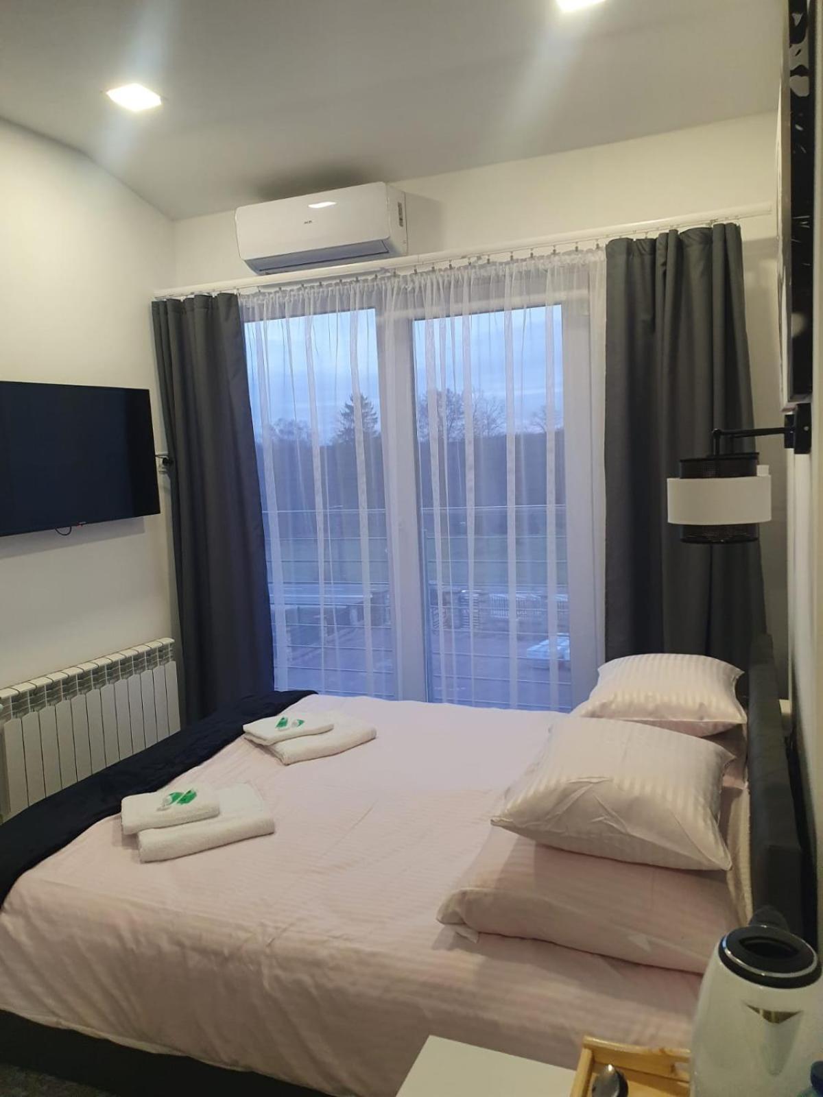 Comfort Stay, Ev, Parking 博莱斯瓦维茨 外观 照片
